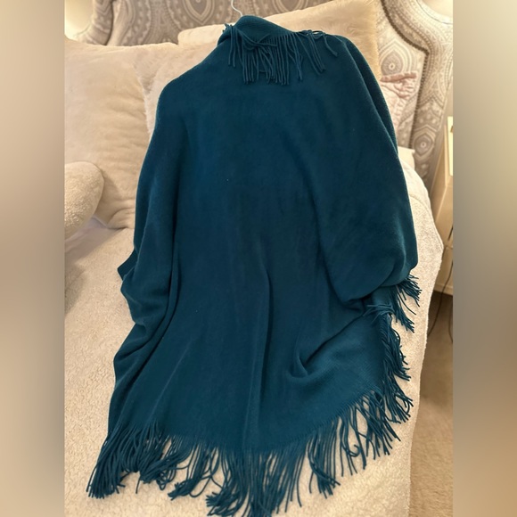 Gorgeous Teal Knit Cardigan Sweater - Picture 2 of 2